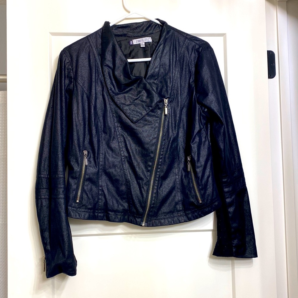 Jennifer Lopez casual black jacket